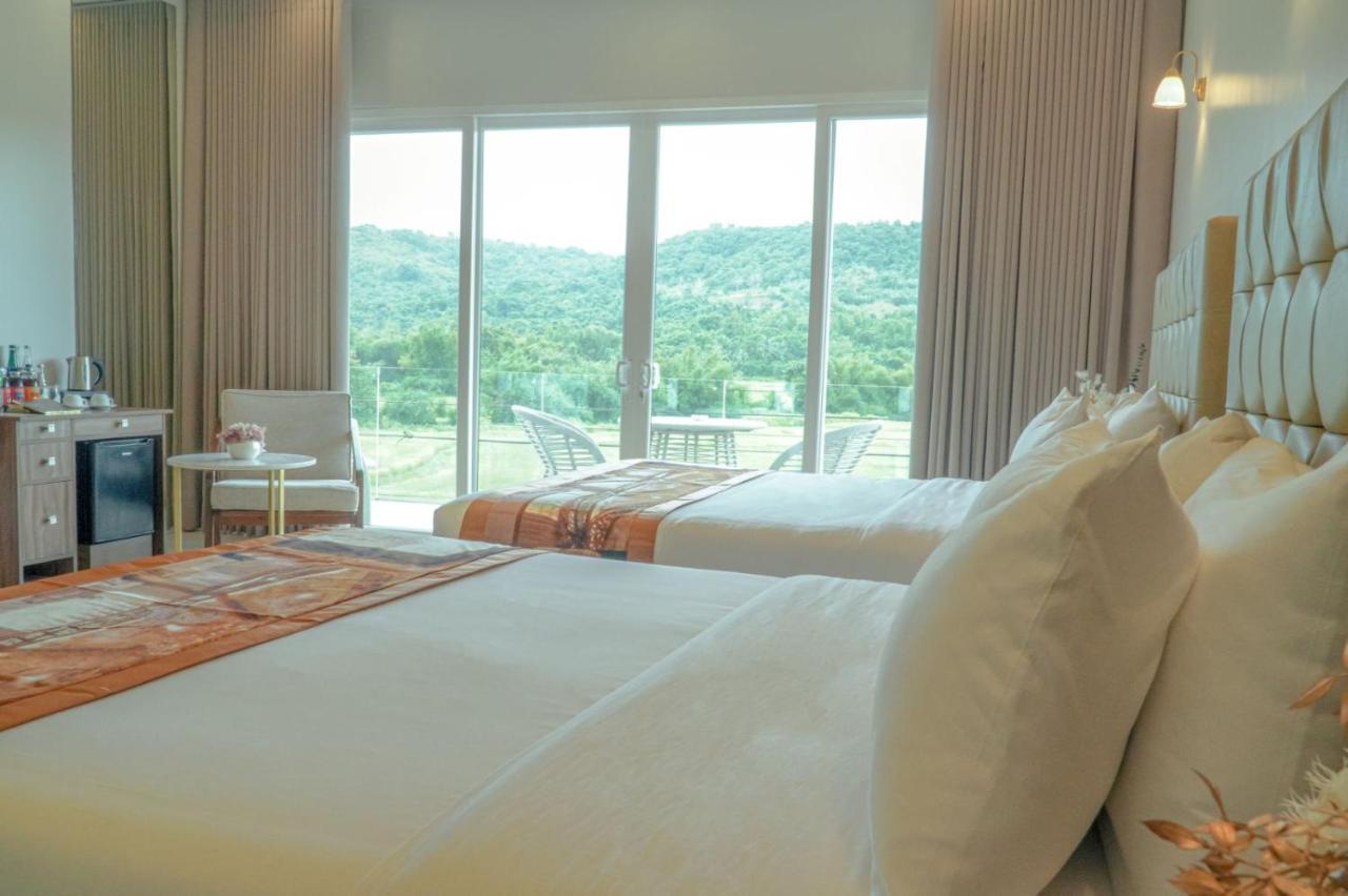 Rancho Bernardo Luxury Villas And Resort Bagac Εξωτερικό φωτογραφία